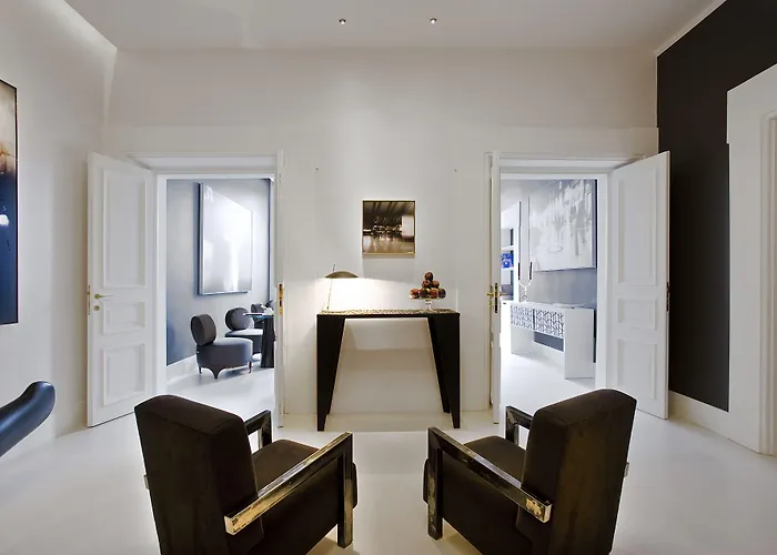 Piazza Di Spagna 9 Rome