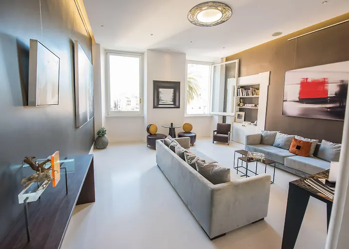 Piazza Di Spagna 9 4*