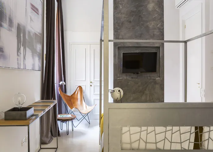 Piazza Di Spagna 9 4*