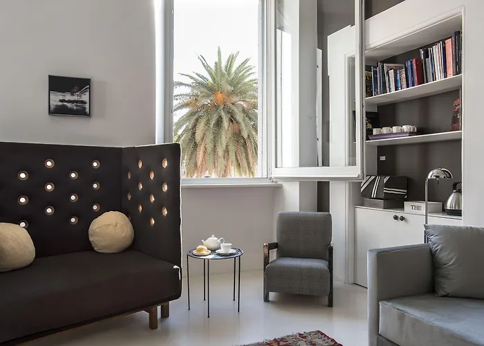 Piazza Di Spagna 9 4*