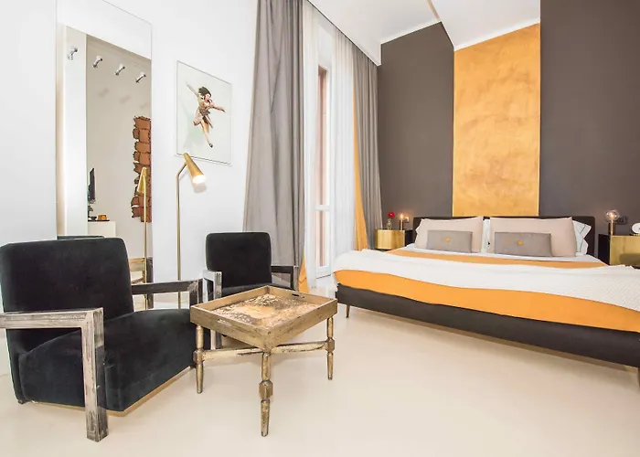 Piazza Di Spagna 9 4*